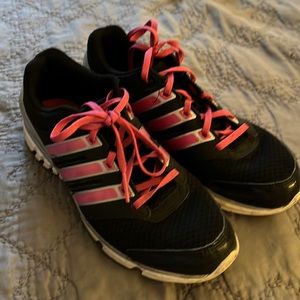 Adidas size 8 black pink running tennis shoe